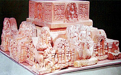 The antique Van Trach Hoa altar house was found in Thua Thien Hue Province in 1991. (Photo: SGGP)